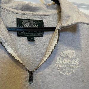 Roots half zip